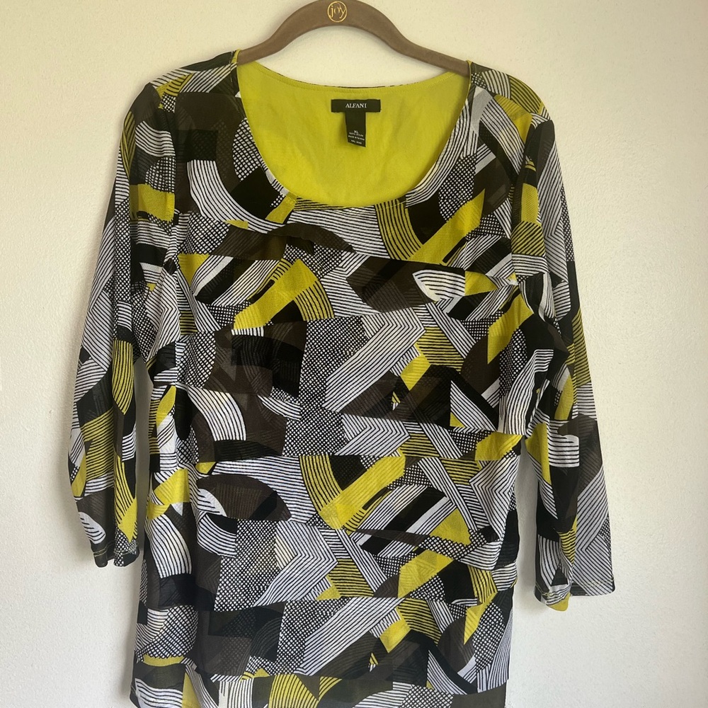 Alfani Geometric Print Scoop Neck Women’s Top - Yellow/Black/White